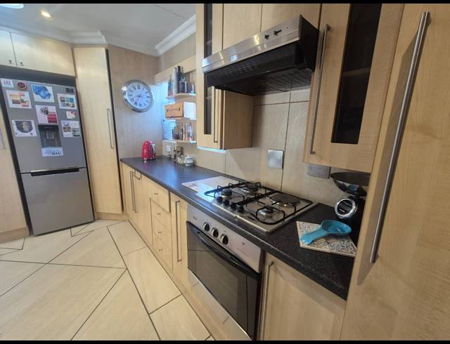 3 BEDROOM TOWNHOUSE FOR SALE IN VANDERBIJLPARK SW 5